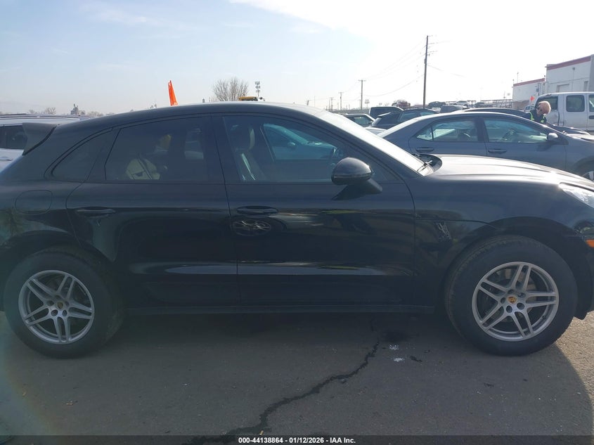 VIN WP1AA2A52JLB24650 2018 PORSCHE MACAN