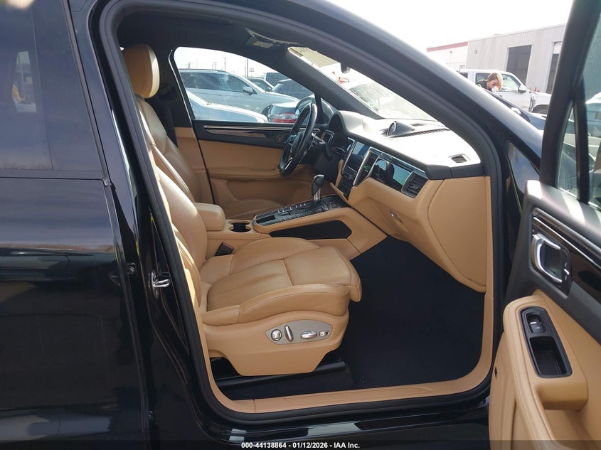 VIN WP1AA2A52JLB24650 2018 PORSCHE MACAN