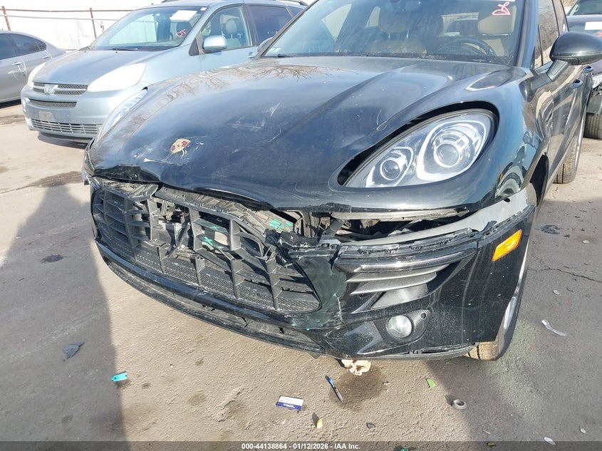 VIN WP1AA2A52JLB24650 2018 PORSCHE MACAN