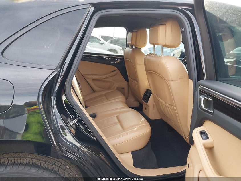 VIN WP1AA2A52JLB24650 2018 PORSCHE MACAN