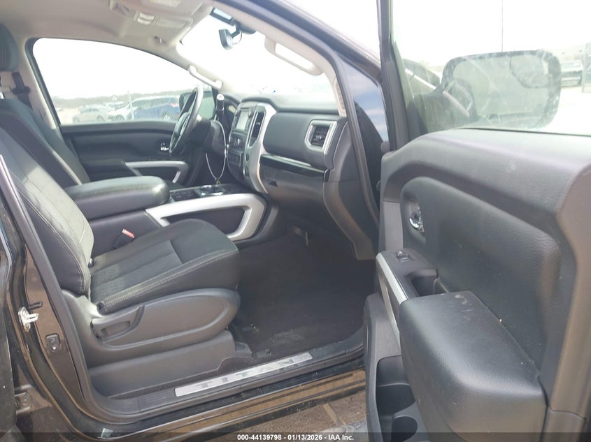 2018 Nissan Titan Sv