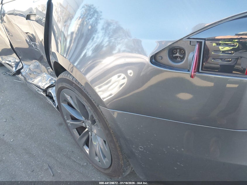 2018 Tesla Model S 100D/75D/P100D VIN: 5YJSA1E29JF249826 Lot: 44139872