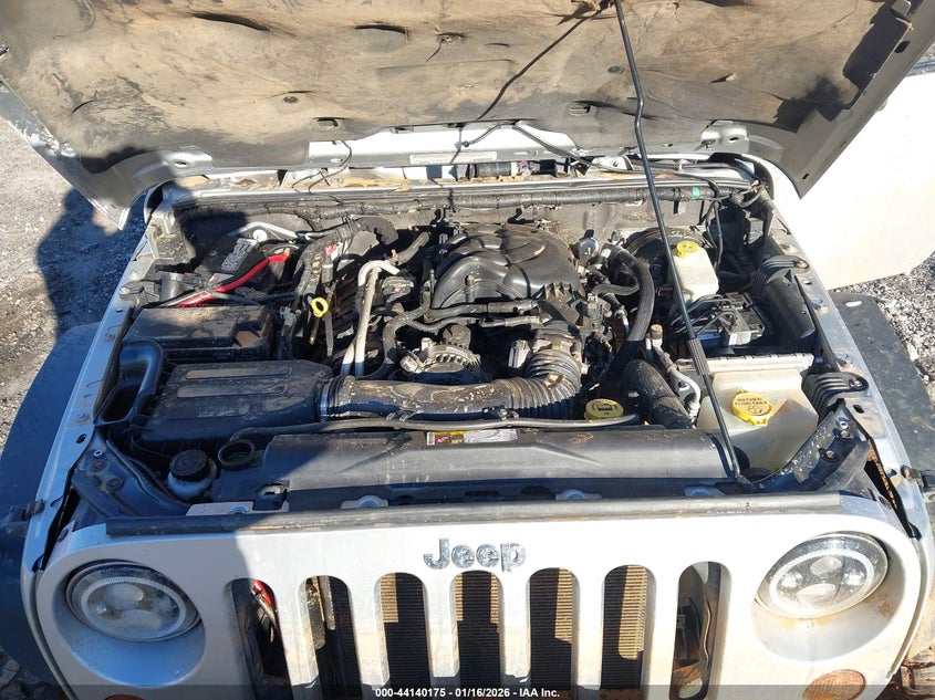 2012 Jeep Wrangler / 3.6 Unlimited Rubicon silver Lot 111044140175 Vin 1C4BJWFG8CL213245