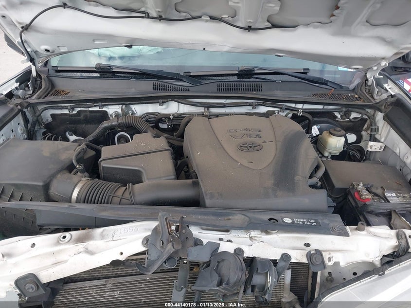 VIN 3TMCZ5AN8JM164587 2018 TOYOTA TACOMA SR5 V6