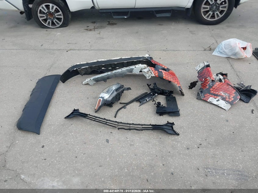 VIN 3TMCZ5AN8JM164587 2018 TOYOTA TACOMA SR5 V6