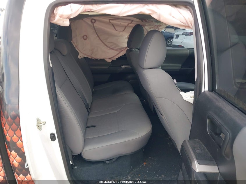 VIN 3TMCZ5AN8JM164587 2018 TOYOTA TACOMA SR5 V6