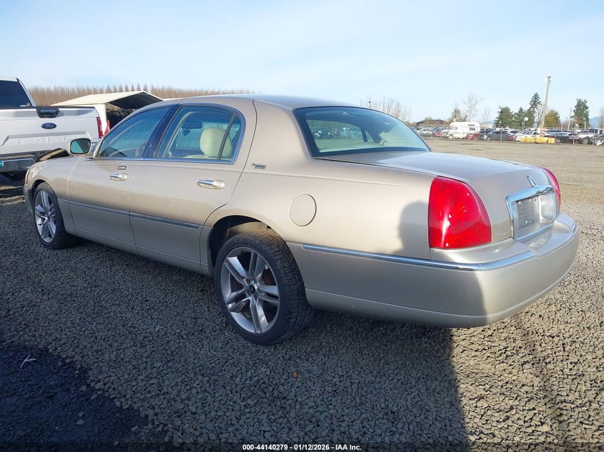 2007 Lincoln Town Car Signature Limited