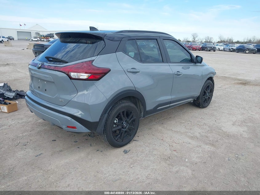 2024 Nissan Kicks Sr
