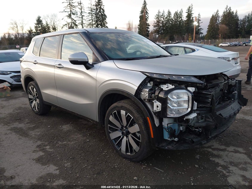 2025 MITSUBISHI OUTLANDER Silver VIN: JA4J4VA8XSZ035731