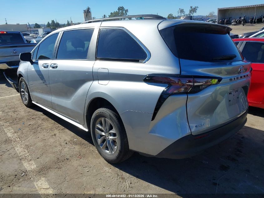 2025 Toyota Sienna Xle
