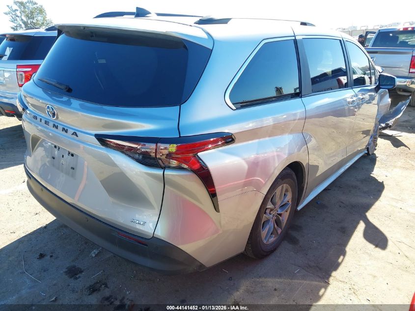 2025 Toyota Sienna Xle