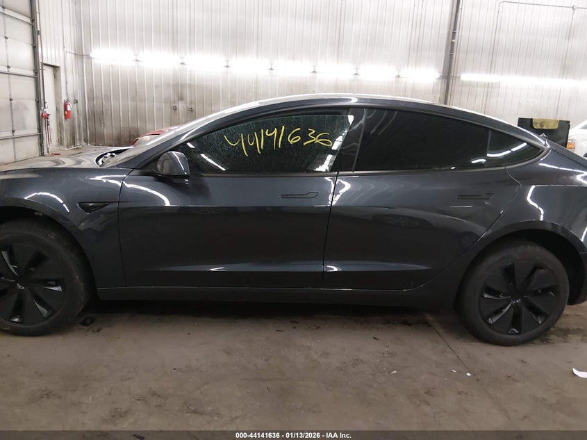 2025 TESLA MODEL 3 LONG RANGE REAR-WHEEL DRIVE/STANDARD REAR-WHEEL DRIVE · Photo 14