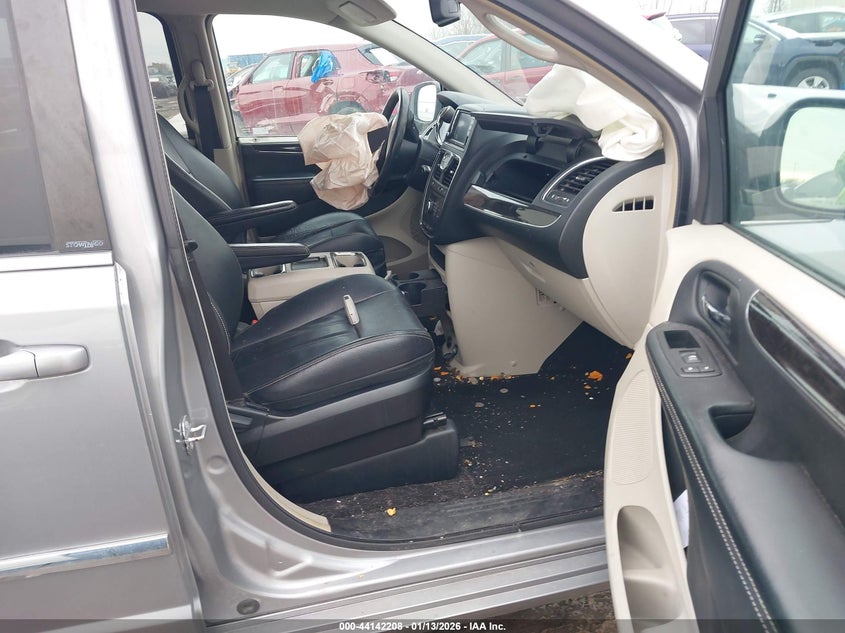 2014 Chrysler Town & Country Touring