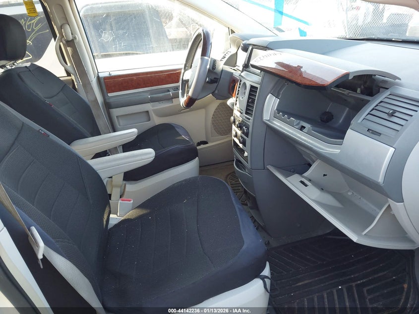 2009 Chrysler Town & Country Touring