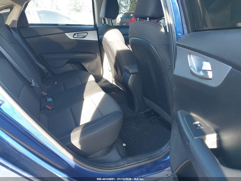 VIN 3KPF24ADXRE741158 2024 KIA FORTE LXS