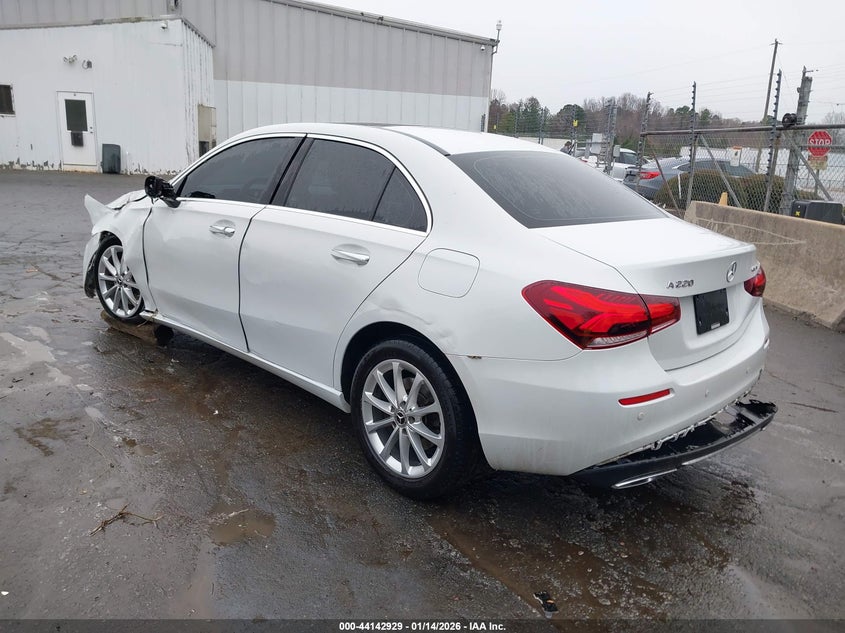 2020 Mercedes-Benz A 220