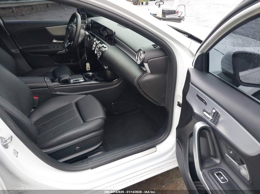 2020 Mercedes-Benz A 220