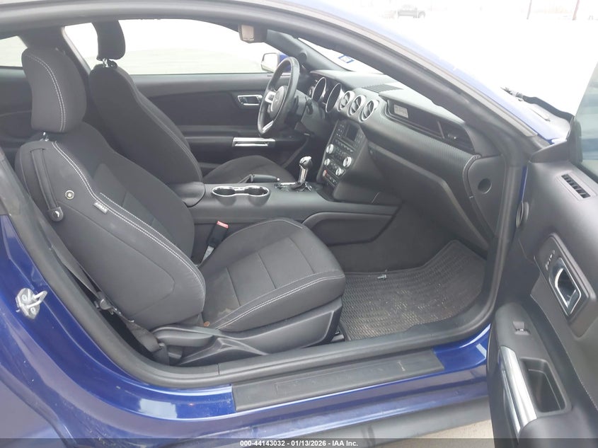 2016 Ford Mustang V6