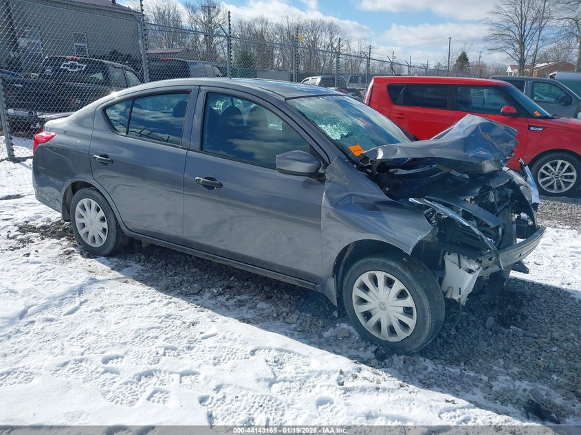 2017 Nissan Versa 1.6 S+
