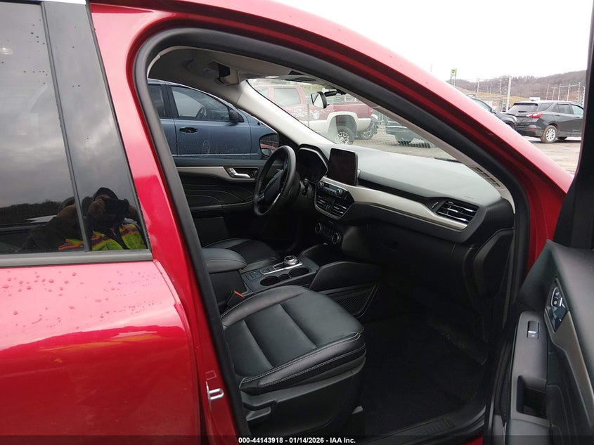 2022 Ford Escape Sel