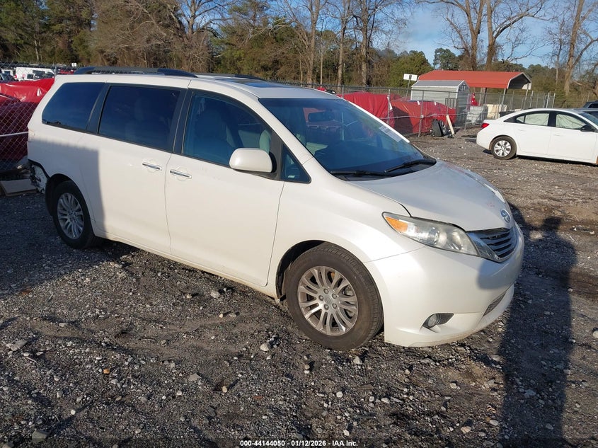 2016 Toyota Sienna Xle Premium 8 Passenger