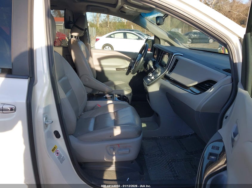 2016 Toyota Sienna Xle Premium 8 Passenger