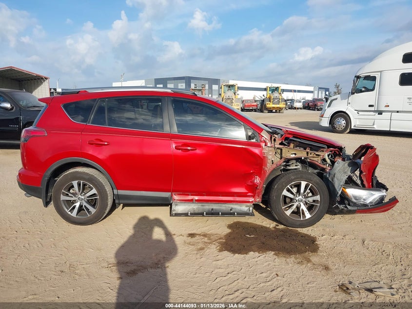 2017 Toyota Rav4 Xle VIN: 2T3WFREV3HW386390 Lot: 44144093