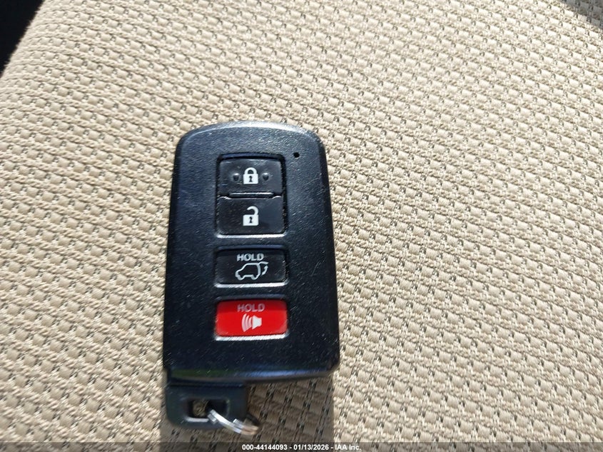 2017 Toyota Rav4 Xle VIN: 2T3WFREV3HW386390 Lot: 44144093