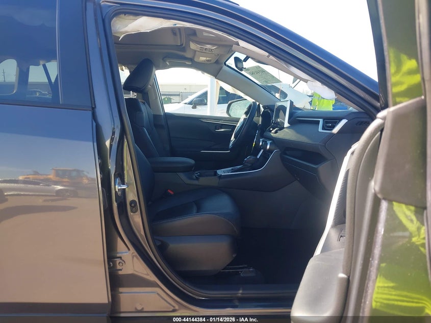 2024 Toyota Rav4 Hybrid Xle Premium