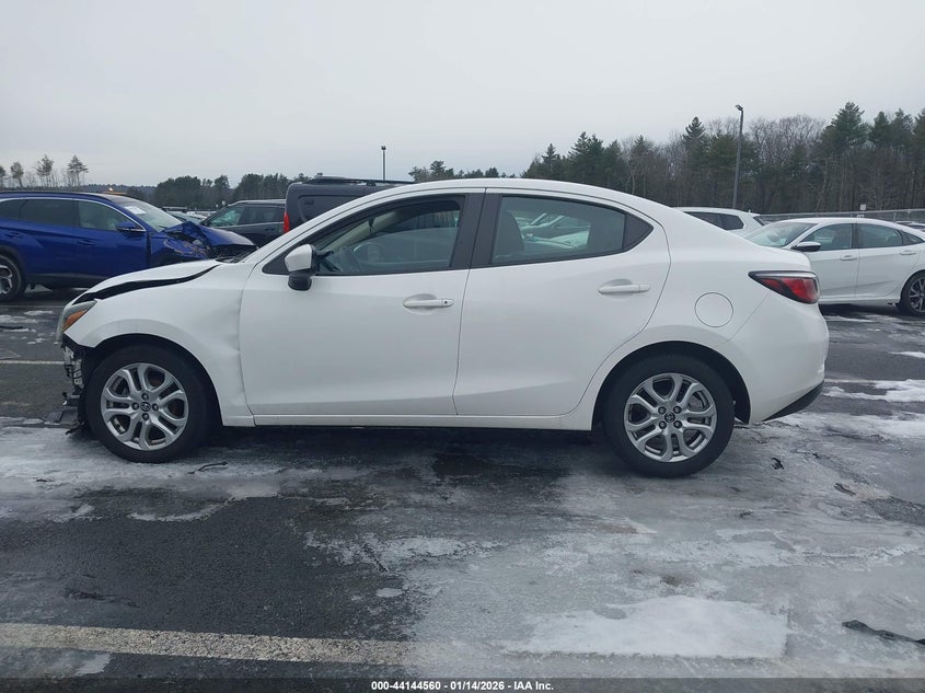 VIN 3MYDLBYV8JY332894 2018 TOYOTA YARIS IA
