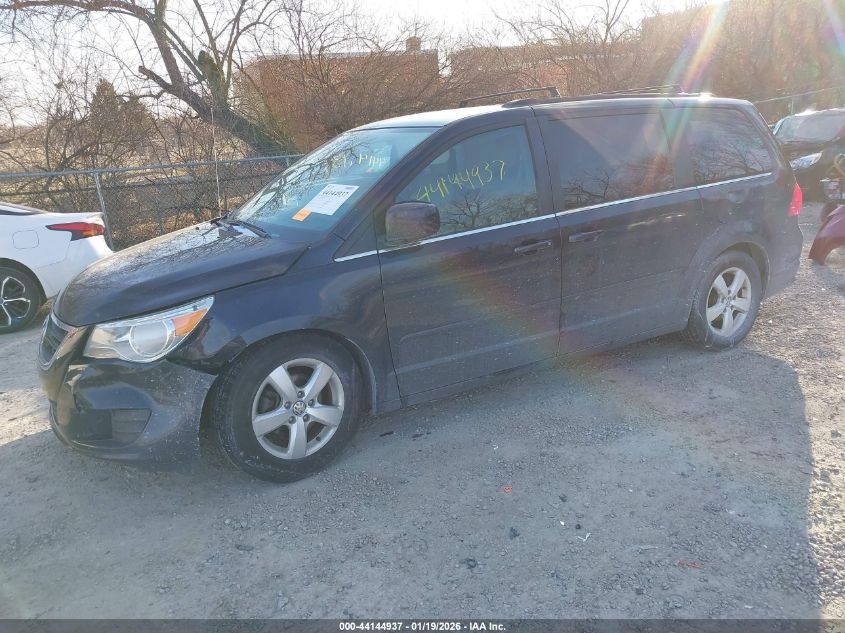 2011 Volkswagen Routan Se