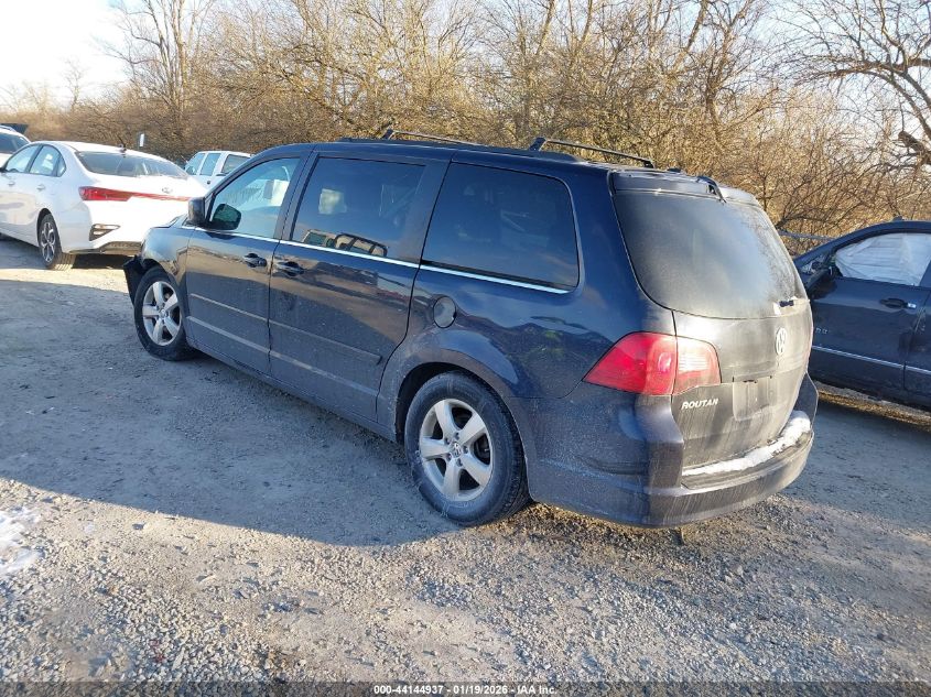 2011 Volkswagen Routan Se