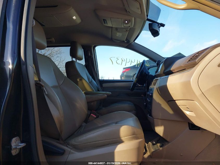 2011 Volkswagen Routan Se