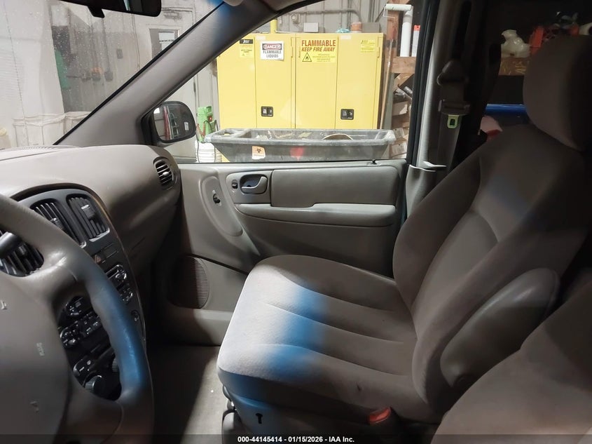 2003 Chrysler Town & Country Lx