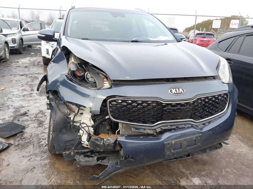VIN KNDPMCAC9J7302053 2018 KIA SPORTAGE LX