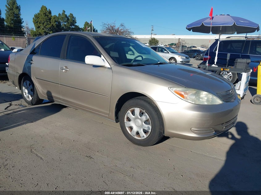 JTDBE32K220040447 2002 Toyota Camry Le auction photo 1