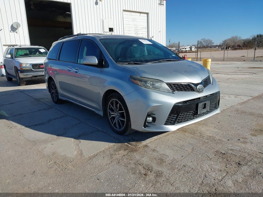 TOYOTA SIENNA SE 8 PASSENGER 2019