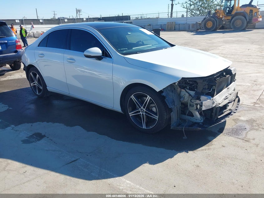 2019 Mercedes-Benz A 220