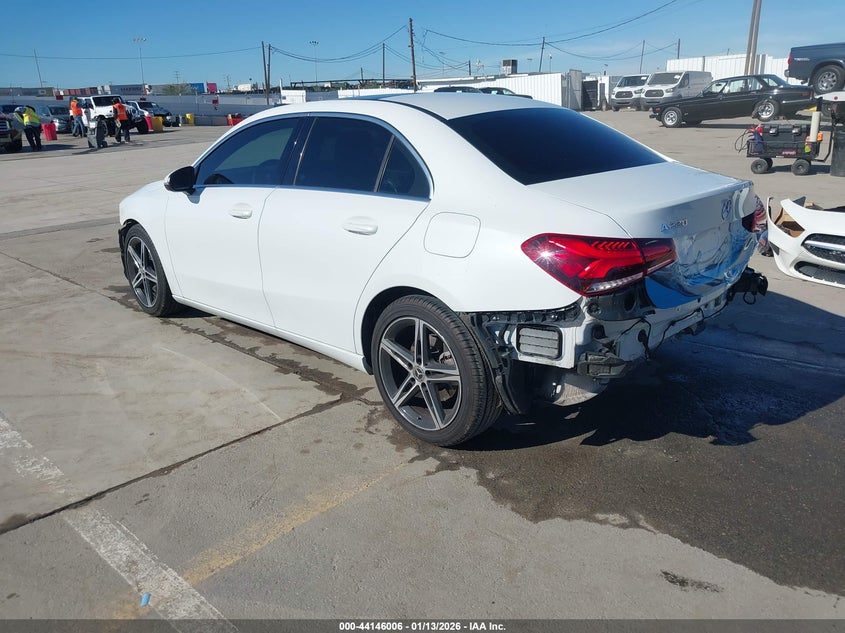 2019 Mercedes-Benz A 220