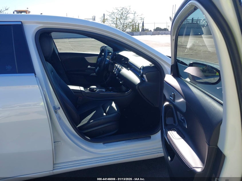 2019 Mercedes-Benz A 220