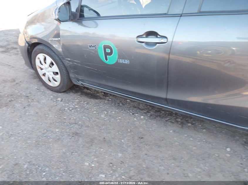 2012 TOYOTA PRIUS C auction photo 6