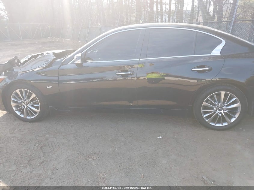 VIN JN1EV7AP5JM354069 2018 INFINITI Q50 3.0T LUXE