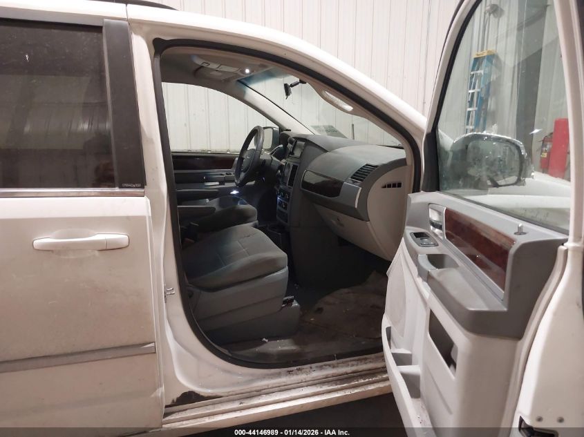 2010 Chrysler Town & Country Touring