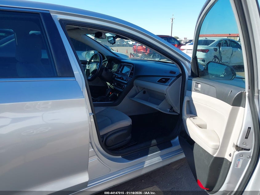 VIN 5NPE34AF0KH805798 2019 HYUNDAI SONATA SEL