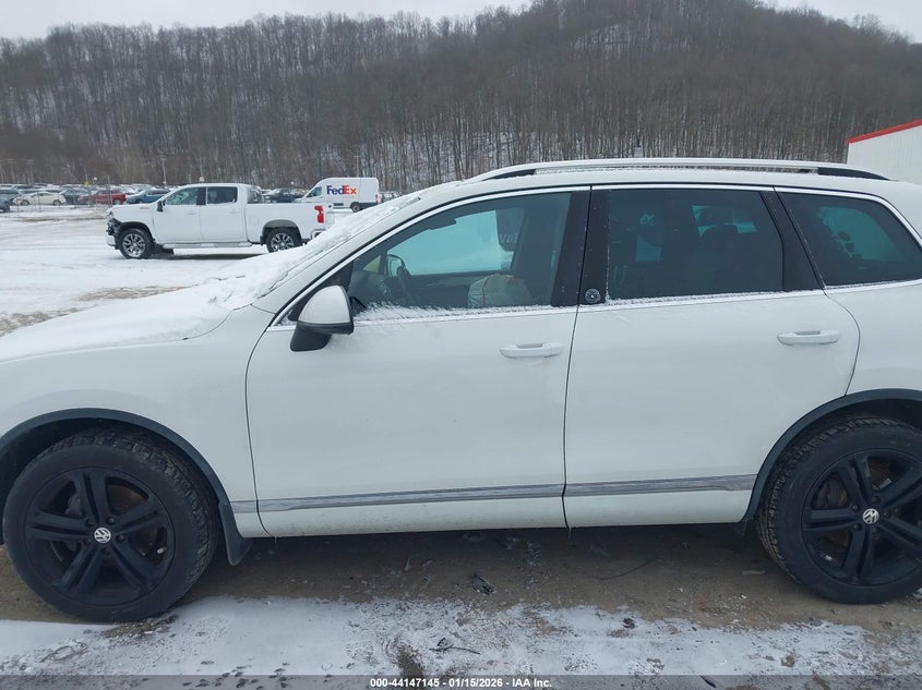 2017 Volkswagen Touareg V6 Wolfsburg Edition VIN: WVGRF7BPXHD003710 Lot: 44147145