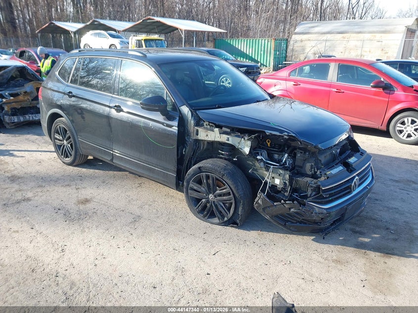 2022 Volkswagen Tiguan 2.0T Se R-Line Black