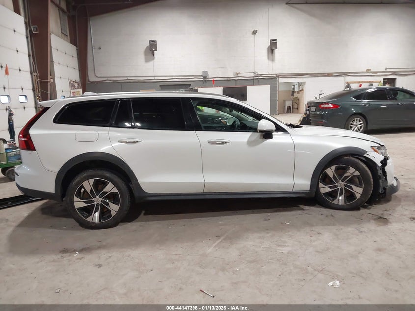 2020 Volvo V60 Cross Country T5 VIN: YV4102WK9L1043983 Lot: 44147398