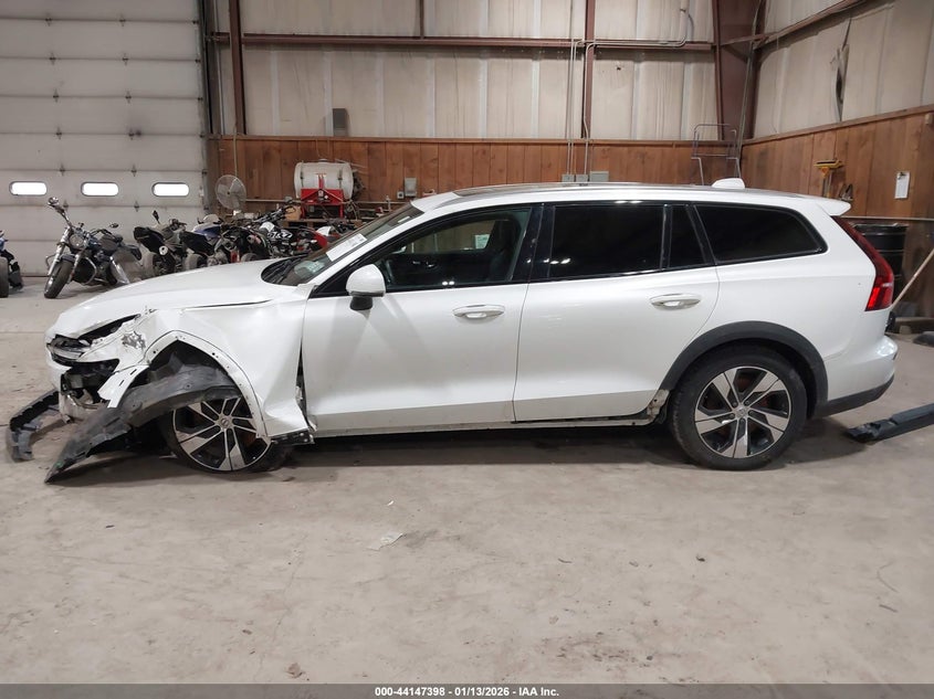 2020 Volvo V60 Cross Country T5 VIN: YV4102WK9L1043983 Lot: 44147398