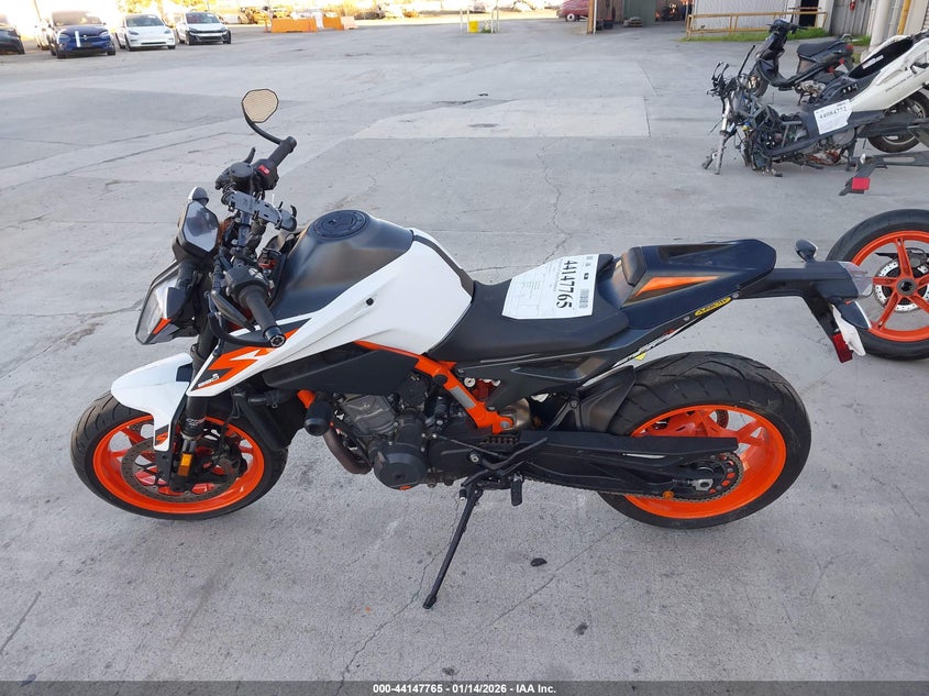 VIN: VBKTU9407MM808391 2021 KTM 890 DUKE R