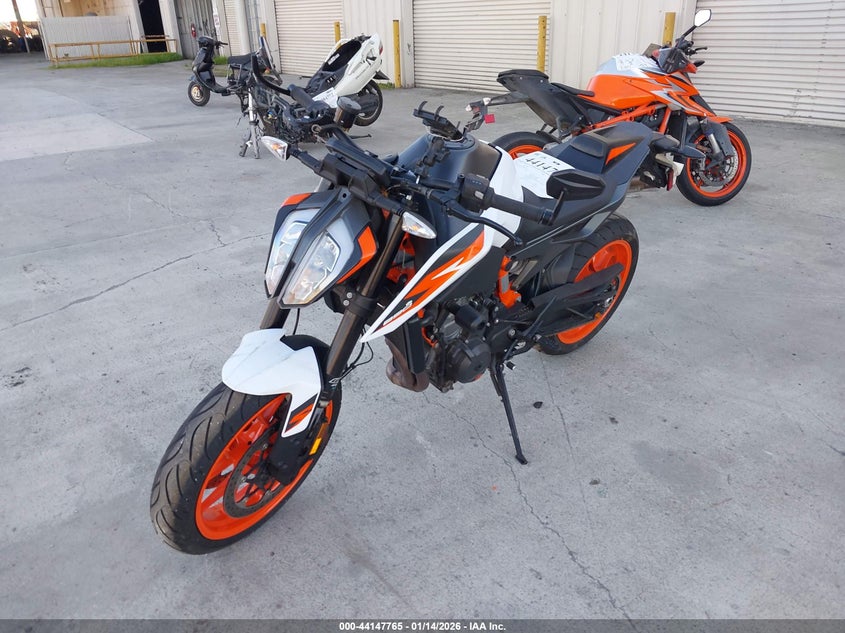 VIN: VBKTU9407MM808391 2021 KTM 890 DUKE R